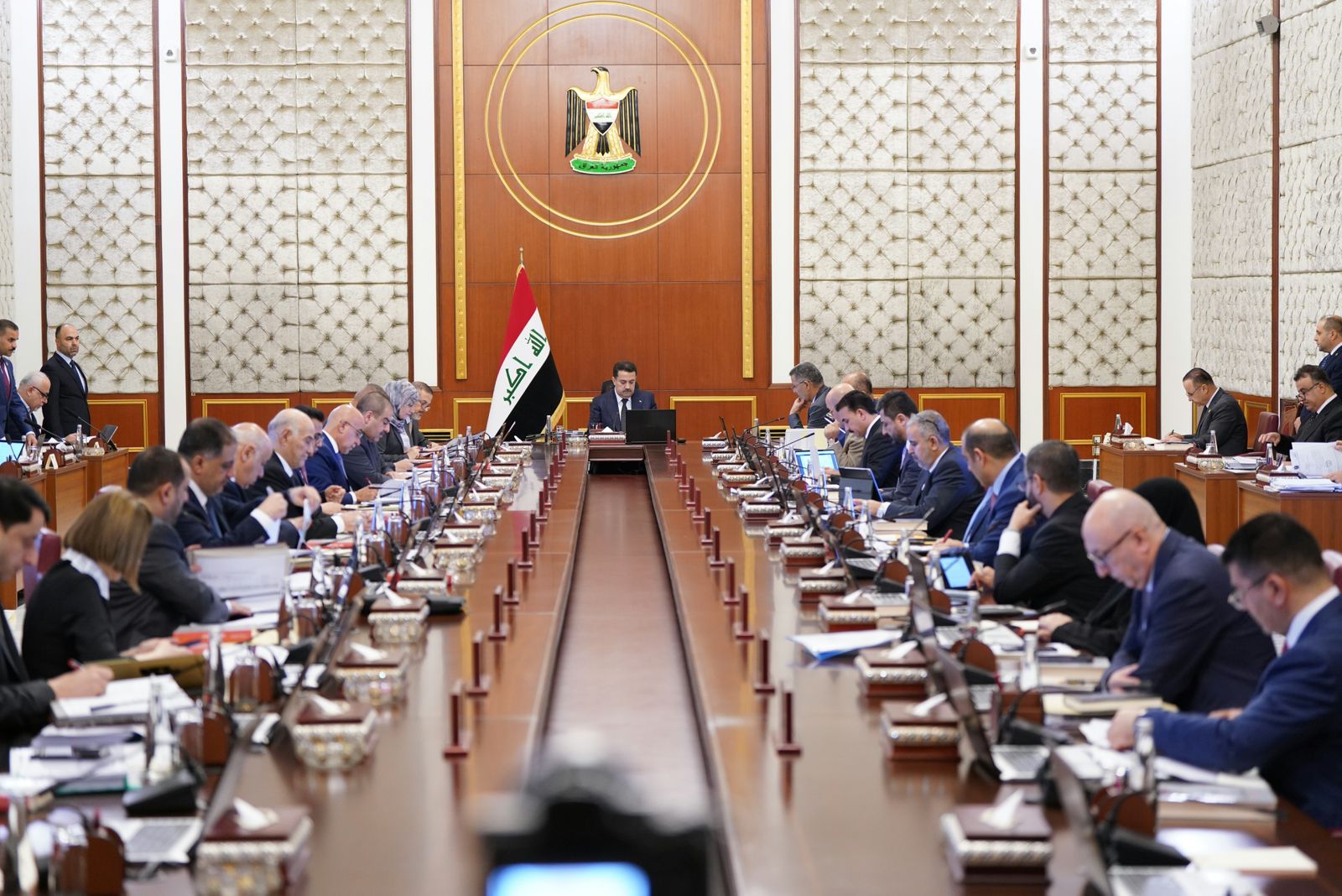 "إعفاء وتدوير"  57 مديرا عاما في 11 وزارة وامانة بغداد
