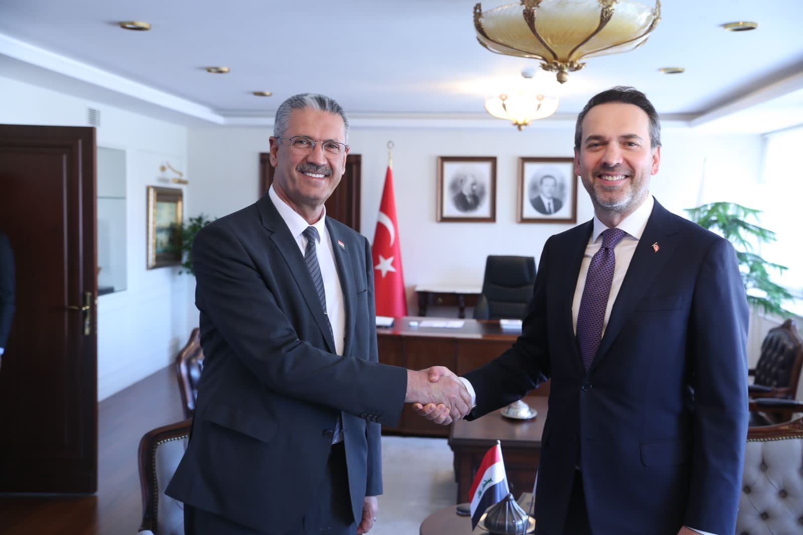 وزير النفط العراقي يلتقي نظيره التركي في أنقرة