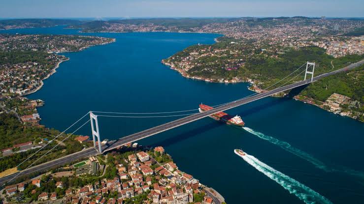 Ship engine failure leads to traffic halt in Bosphorus strait