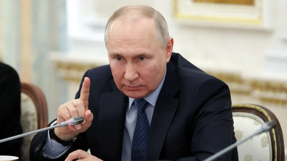 الرئيس الروسي يلزم عناصر المجموعات المسلحة أداء القسم
