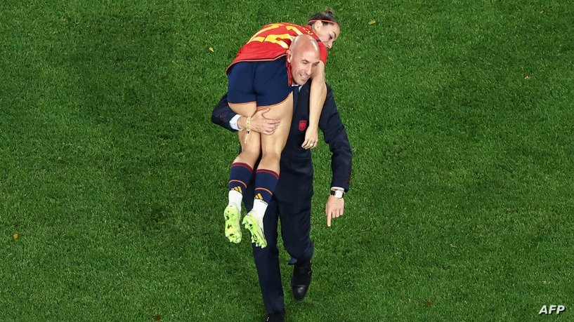 "فقدت السيطرة على نفسي".. رئيس الاتحاد الاسباني: لن أستقيل ويريدون اغتيالي