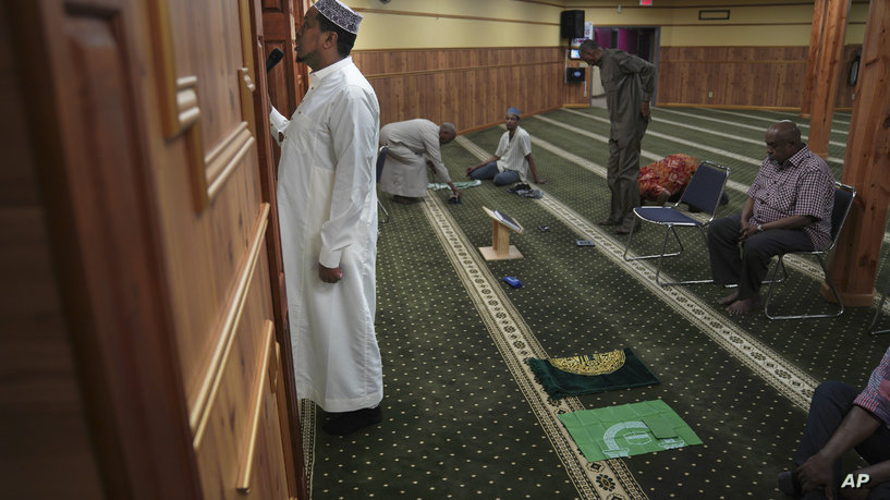 بدء رفع الأذان الإسلامي للصلاة علناً في نيويورك