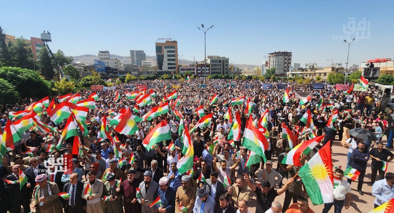 Pictures.. Thousands of people take to the streets in massive demonstrations in Dohuk, demanding Baghdad to secure the rights of Kurdistan