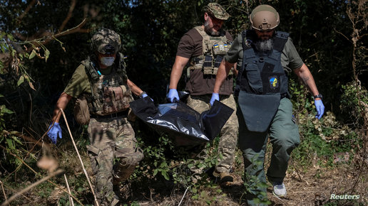 ما السر وراء بحث الجنود الأوكرانيين عن "جثث" قتلى الجيش الروسي؟