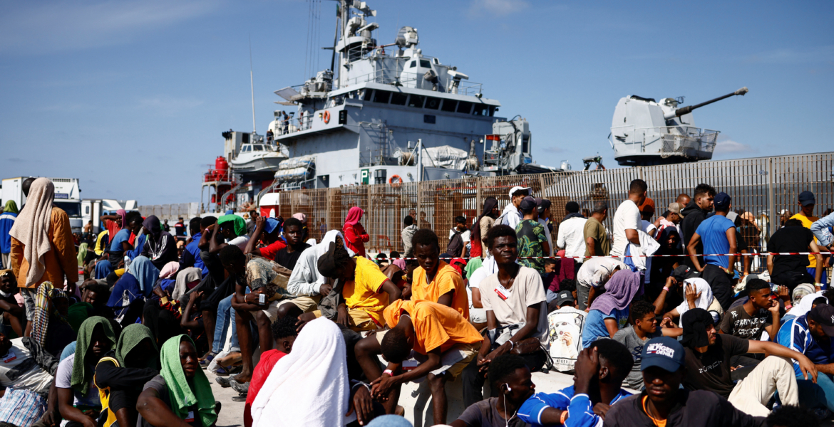 "أكثر من سكانها".. مهاجرون "يغزون" جزيرة إيطالية والسلطات تطلب تدخلاً اوروبياً عاجلاً