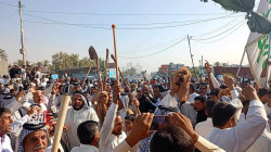 بـ"المگاوير".. مزارعو النجف يتظاهرون للمطالبة بالتعويض.. صور