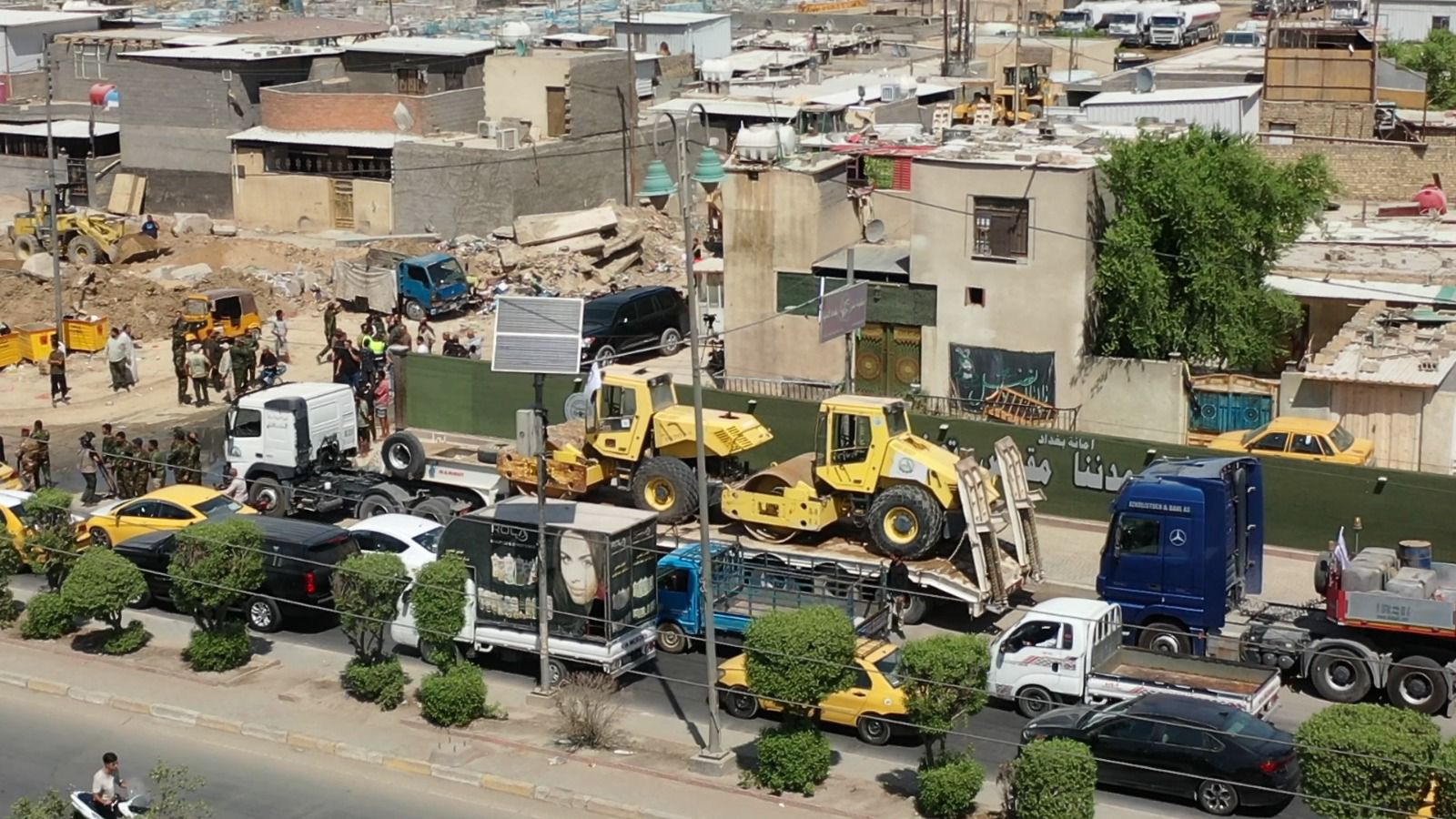 Armed groups block service and engineering vehicles in Al-Sadr City, Baghdad