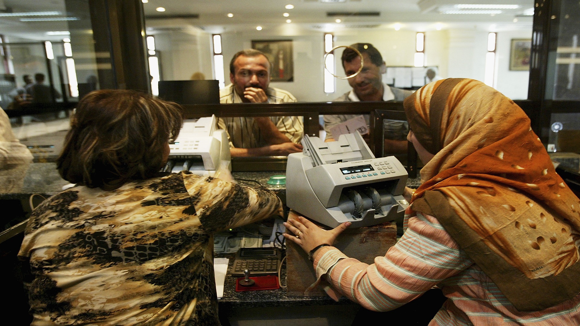 أكثر من 90 مليار دينار غرامات المركزي العراقي على مصارف وشركات صرافة