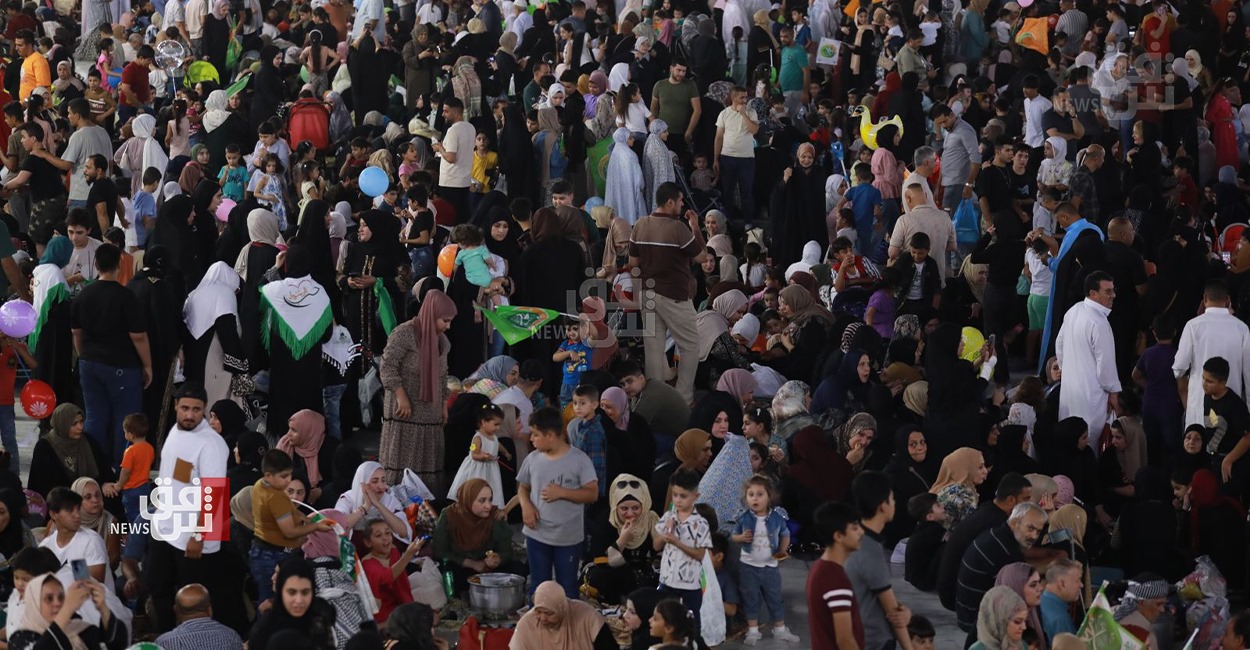 بالرايات الخضراء ونقر الدفوف.. البغداديون يحتفلون بمولد النبي في مرقد الكيلاني (صور)