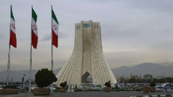 القضاء الإيراني يحكم بإعدام 4 أشخاص بتهمة بيع الكحول "المغشوش"