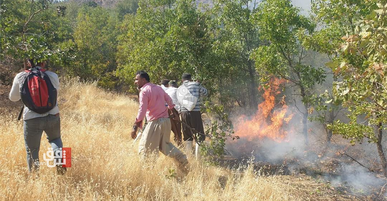 اندلاع النيران في مزارع قرية كوردستانية نتيجة قذيفة تركية