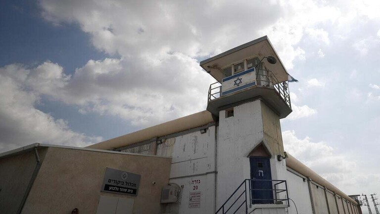 Scandal erupts as Israeli female soldiers accused of intimate relations with Palestinian prisoner