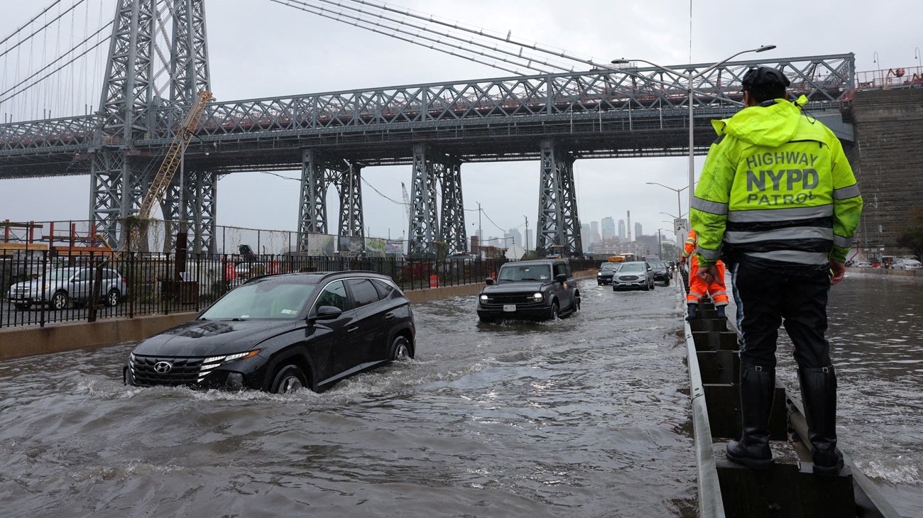 تبعات تغير المناخ.. نيويورك تتحول لمدينة أمطار