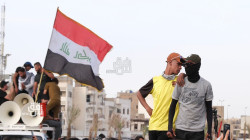 تراشق وإصابات أثناء فض تظاهرة ساحة التحرير.. صور وفيديو