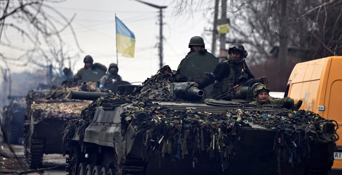 "ساخراً منهم".. ضابط أوكراني يطلب دعماً فنياً روسياً لدبابة استولى عليها