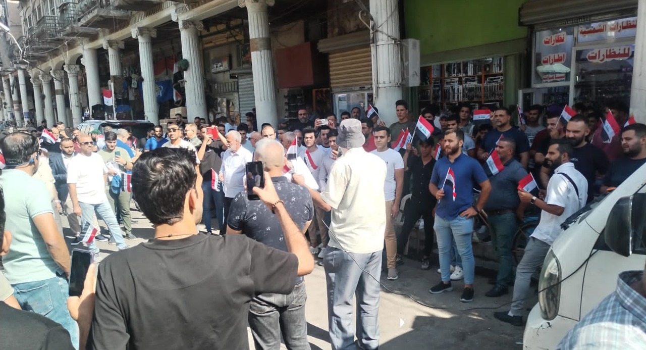 العشرات من أصحاب شركات الصيرفة يتظاهرون أمام البنك المركزي العراقي