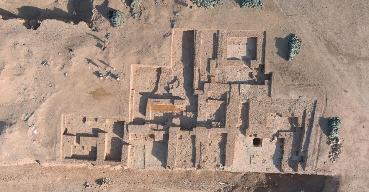 صور .. إكتشاف بقايا مبنى إداري و120 رقيماً طينياً تعود للعصر الآشوري في نينوى