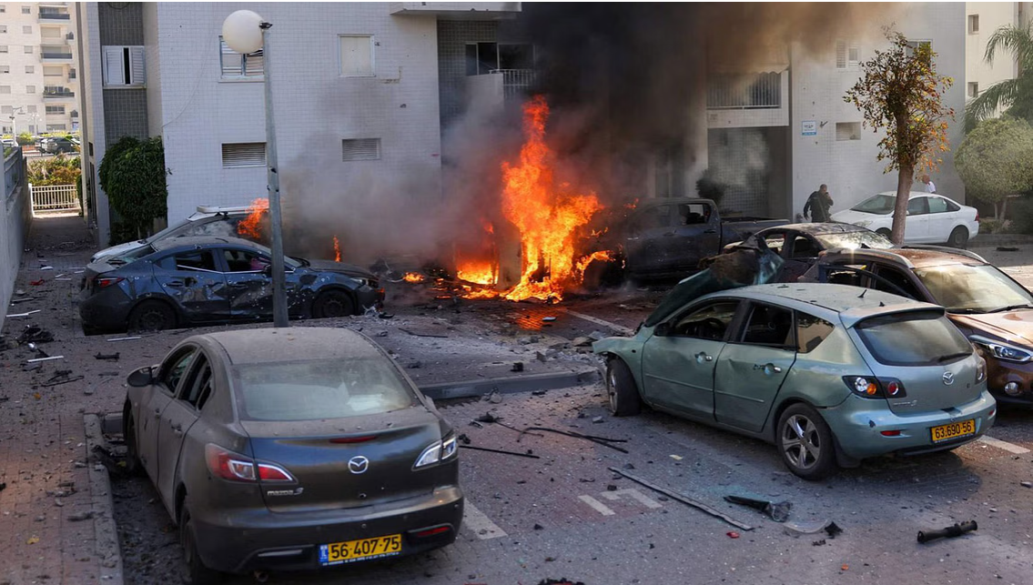 بأسلحة "أمريكية".. 659 قتيلا إسرائيليا و100 أسير منذ بدء هجوم حماس