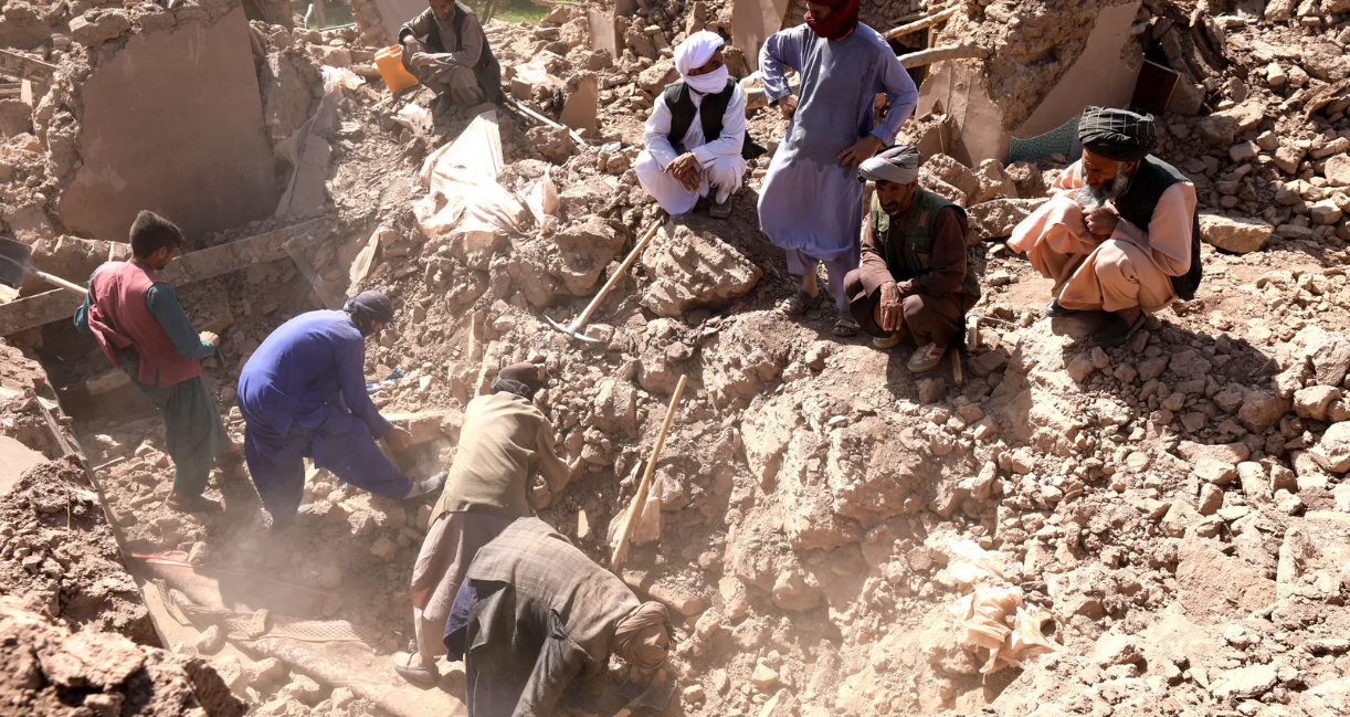 زلزالان بقوة 5 و 6 درجات يضربان أفغانستان