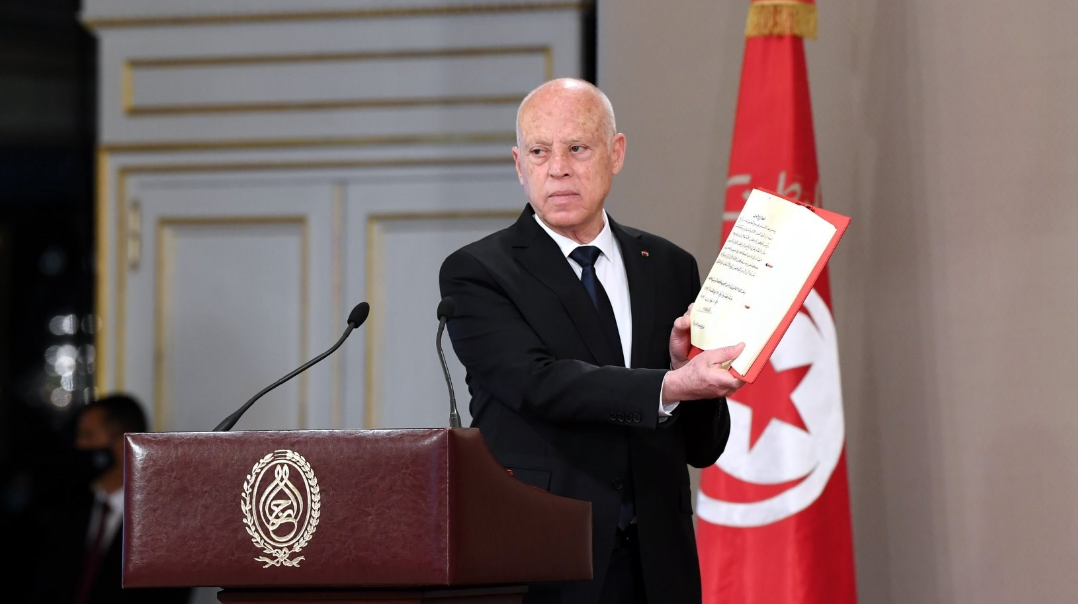 "حفظاً للسيادة".. رئيس تونس يرفض إعانات مالية ويعيدها إلى أوروبا