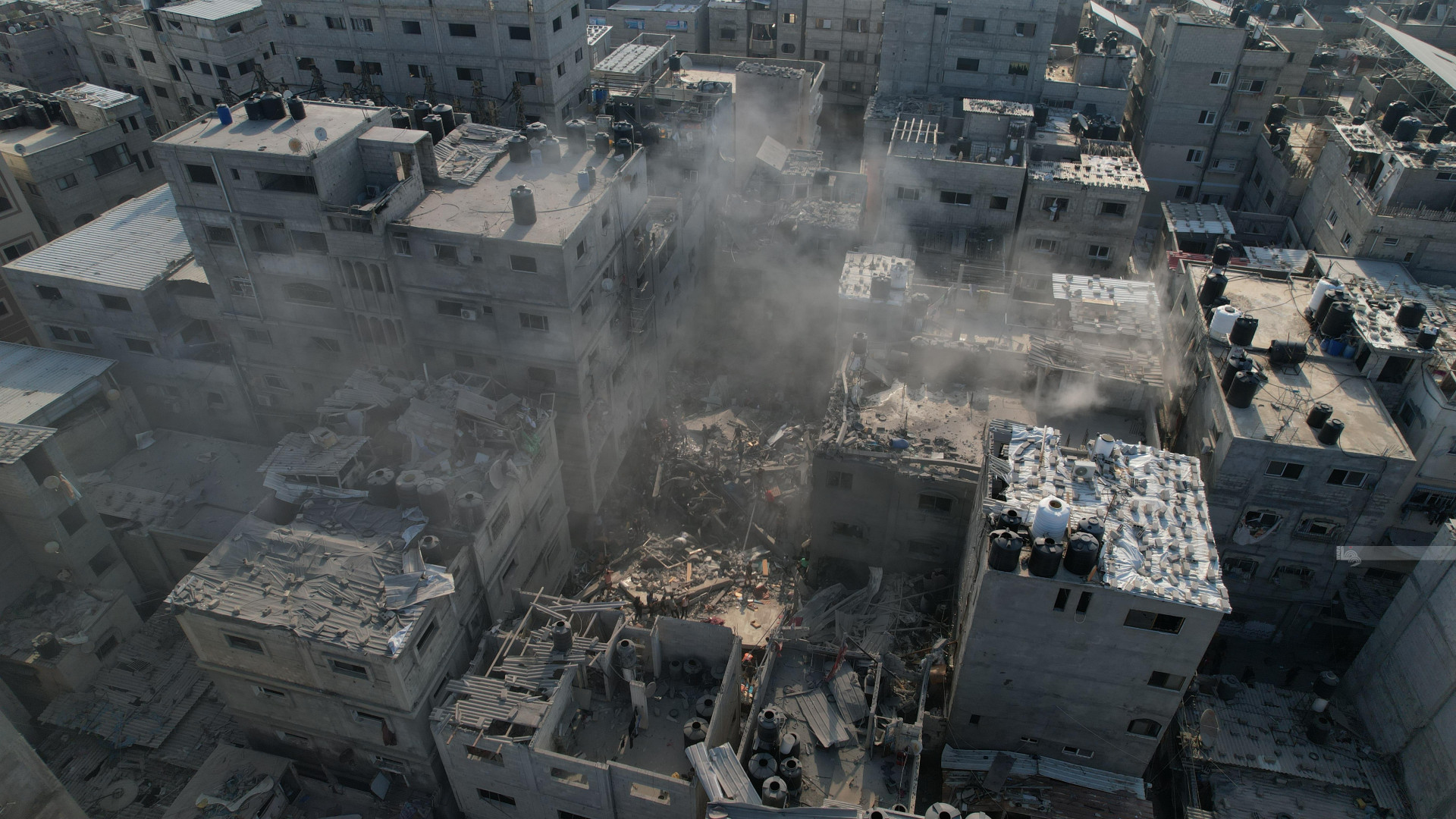 اتفاق لـ"ساعات معدودة" على فتح معبر رفح ووقف لإطلاق النار جنوبي غزة