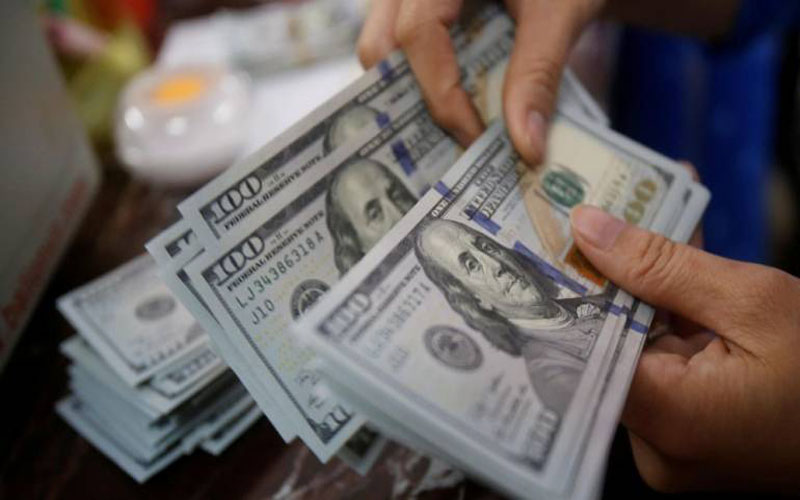 A $100 bill exceeds 160,000 dinars in the markets of Baghdad and Kurdistan
