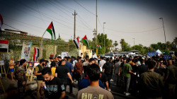 Iraqi SF shut down suspended bridge in Baghdad