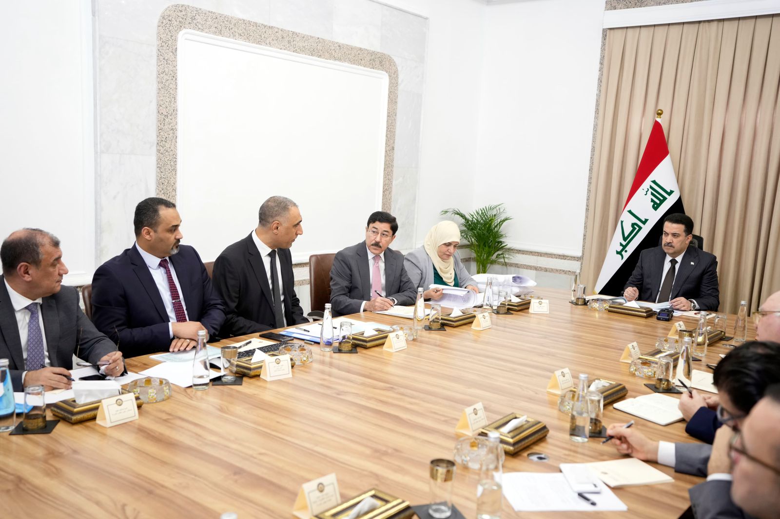 Iraqi PM chairs meeting to discuss treasury account and electronic payment system