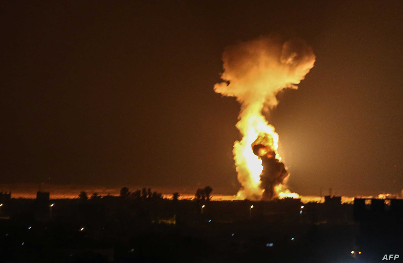 الجيش الإسرائيلي "متأسفاً": إحدى دباباتنا قصفت موقعاً مصريا بالخطأ