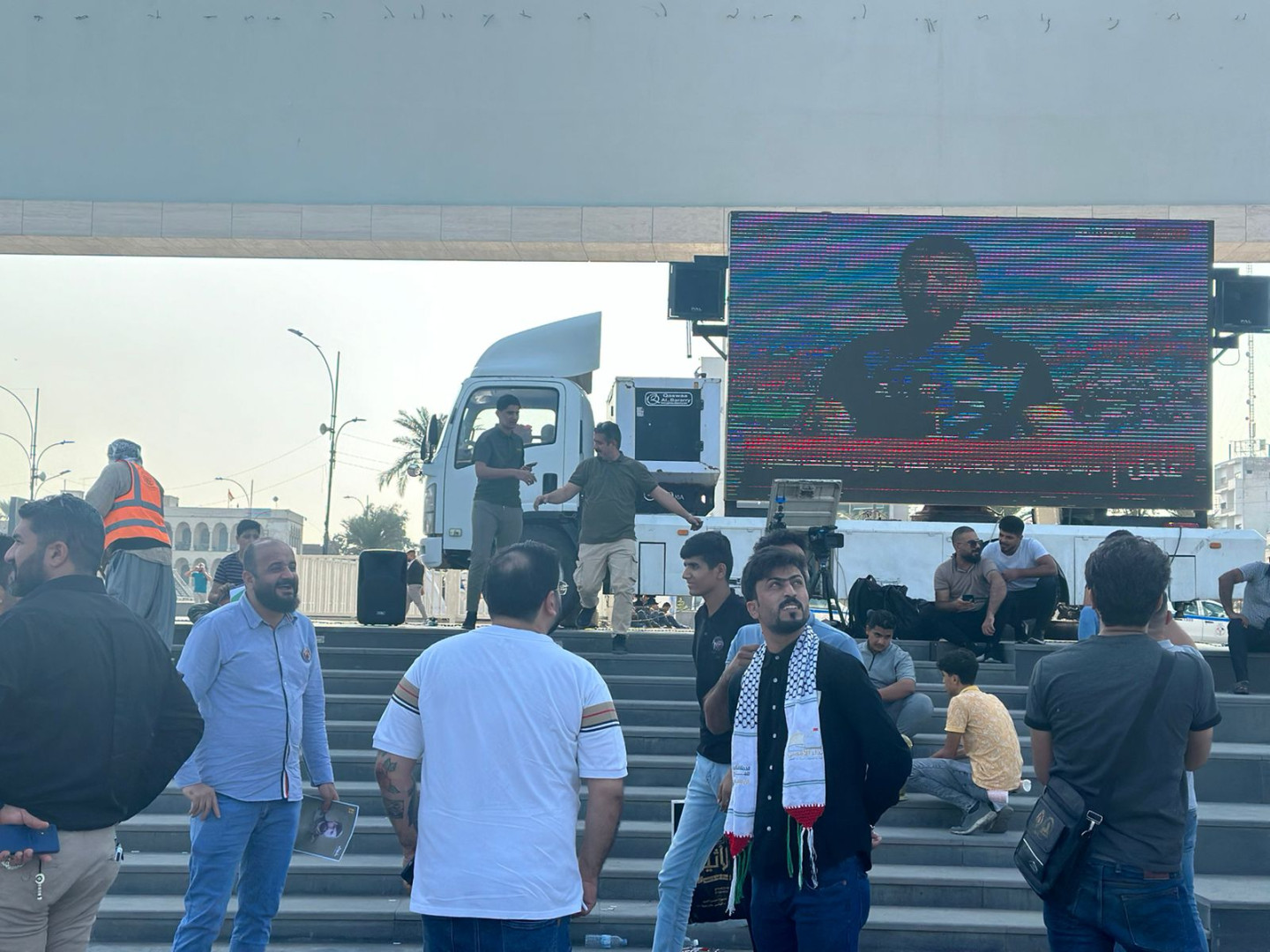 القوات الأمنية تشدد إجراءاتها وسط بغداد ونصب شاشات كبيرة لنقل خطاب حسن نصر الله