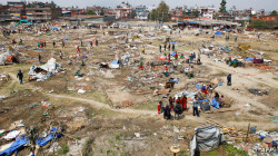 زلزال عنيف يضرب نيبال ويهز الهند ويخلف 128 قتيلاً على الأقل