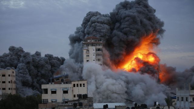 عشرات القتلى والجرحى في غارات إسرائيلية عنيفة على قطاع غزة