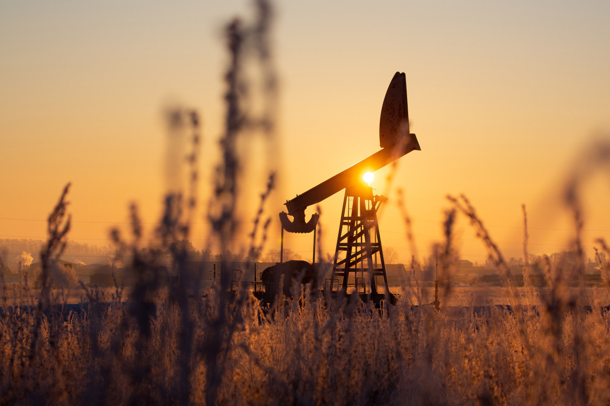 أسعار النفط تواصل الهبوط مستكملة 3 أسابيع من التراجع