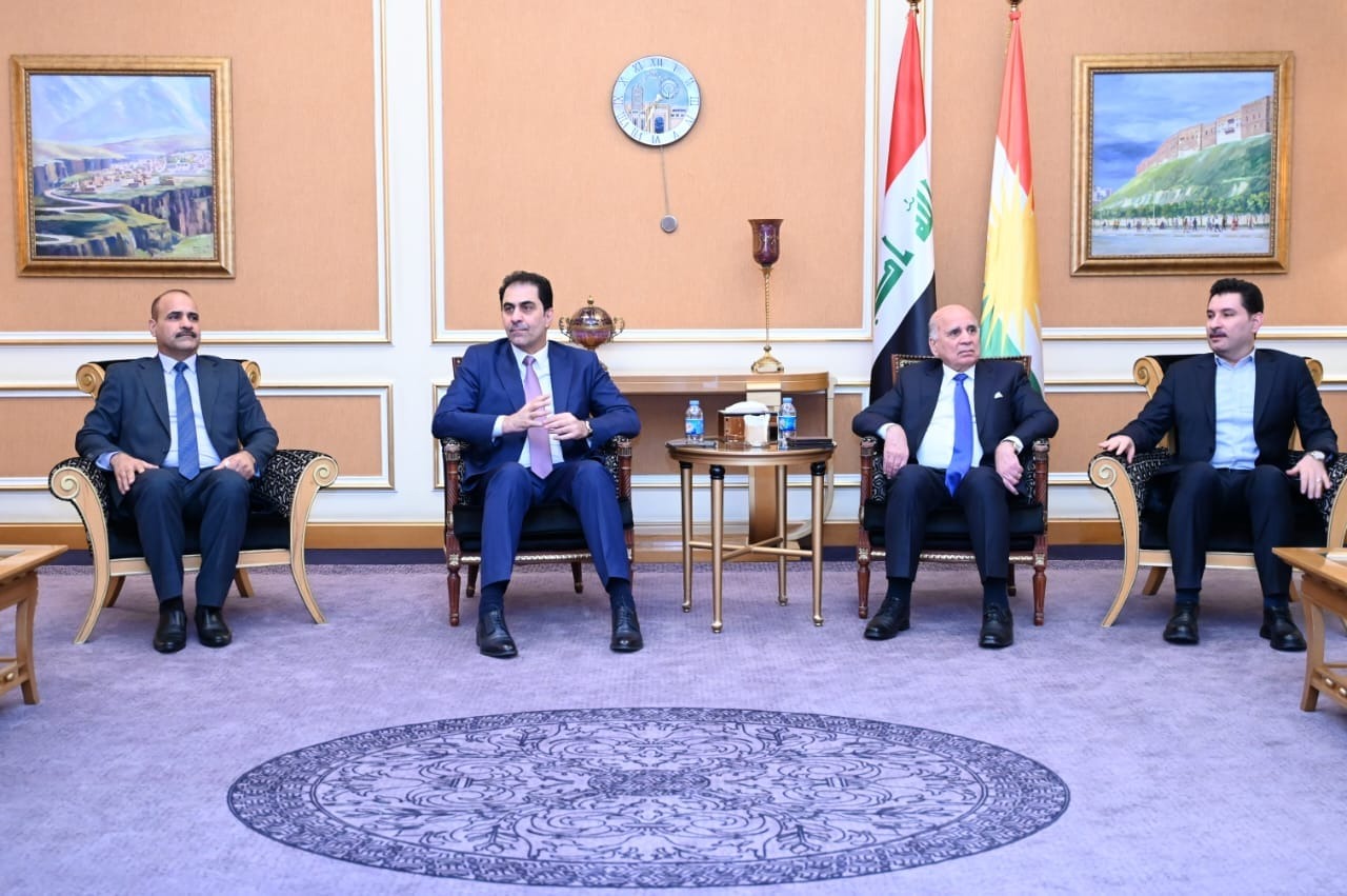 حسين ونائبا رئيس البرلمان العراقي يصلون اربيل