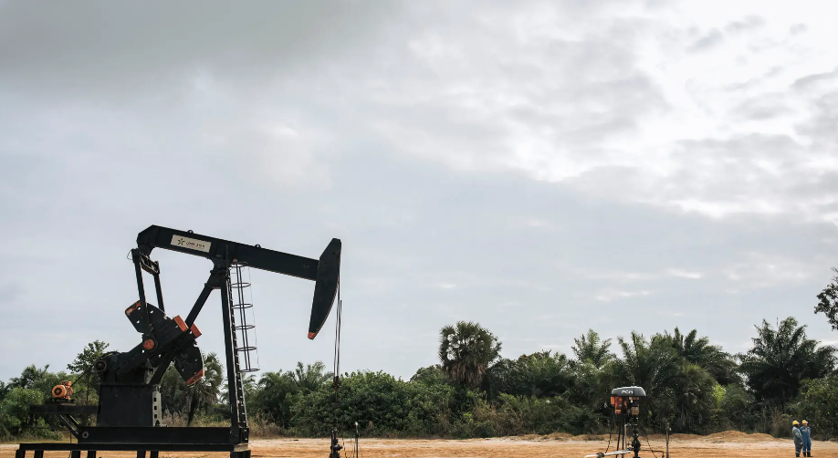 Oil drops over demand concerns