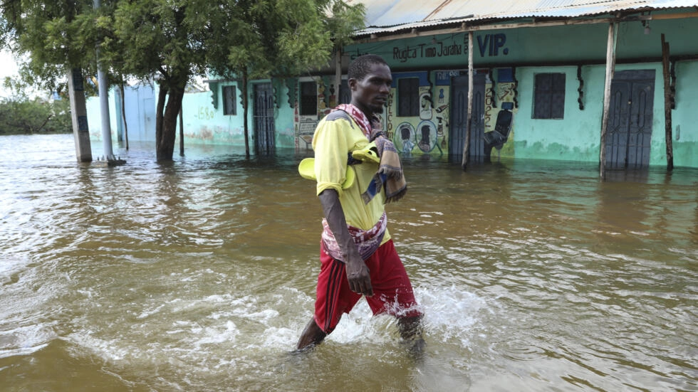 في الصومال.. الفيضانات تقتل 50 شخصاً وتُهجّر نحو 700 ألف من ديارهم
