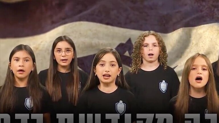 قناة عبرية تسارع لحذف أغنية رددها أطفال إسرائيليون.. ماذا تقول كلماتها ؟