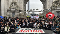 Pro-Palestinian Jewish demonstrators shut down Manhattan Bridge in anti-Israel protest