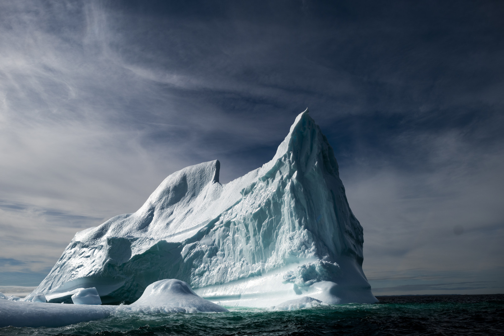 حدث نادر.. أكبر جبل جليدي في العالم يتحرك