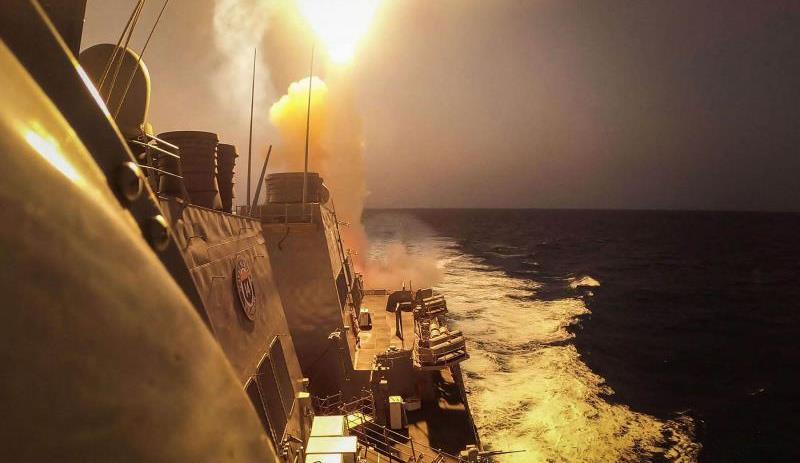 الجيش الامريكي يتهم ايران بالضلوع في مهاجمة سفن شحن في البحر الأحمر