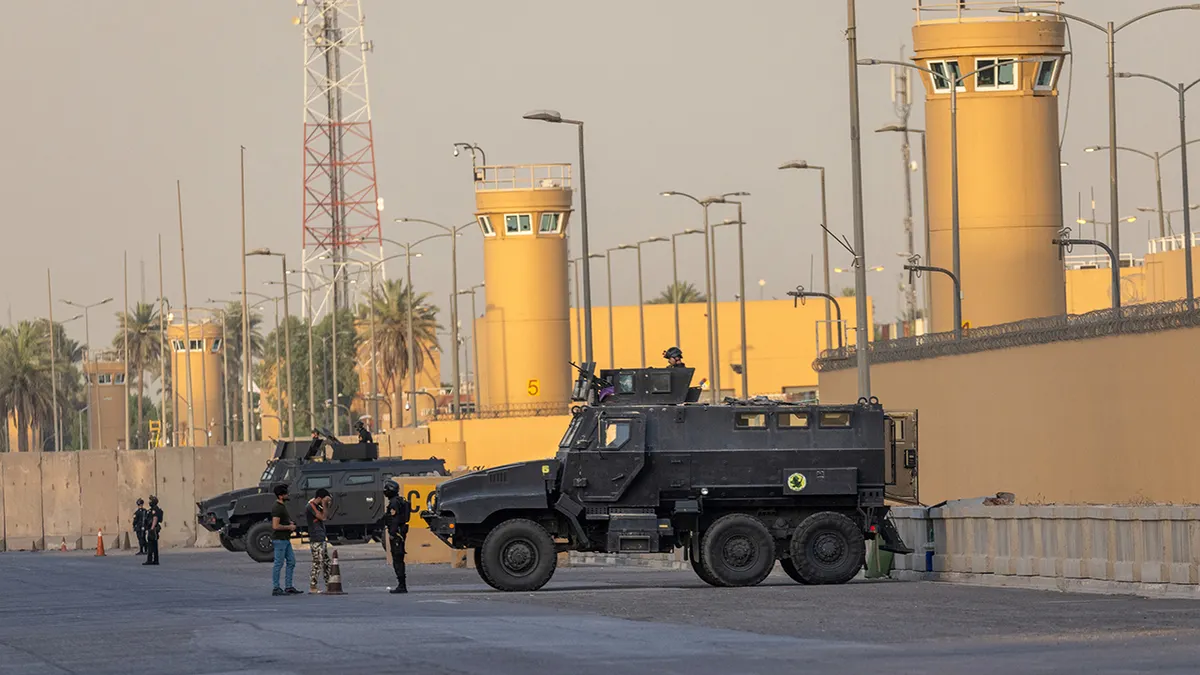 الحكومة العراقية أمام خيارين أحلاهما مُرّ.. هجوم السفارة يثير "غضب" السوداني