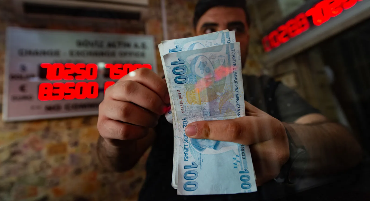Turkish lira hits record low against dollar