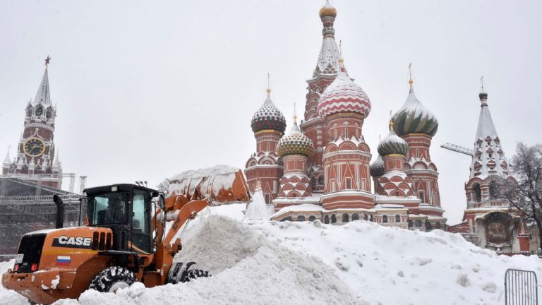 Unprecedented snowfall blankets Moscow and surrounding cities amid Cyclone 'Vania'