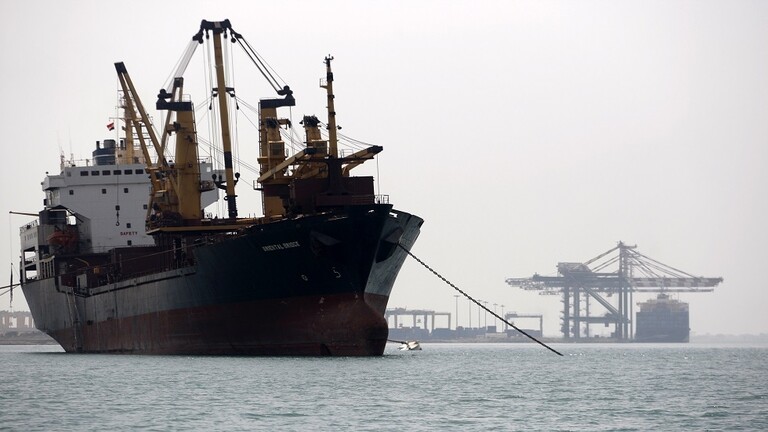 Shipping firms suspend journeys through Red Sea