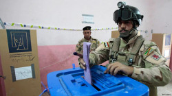 القوات الامنية والنازحون ونزلاء السجون يدلون بأصواتهم في الاقتراع الخاص بالانتخابات المحلية