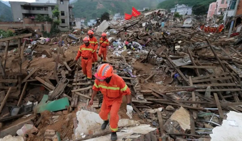 مصرع واصابة أكثر من 300 شخص جراء زلزال في الصين