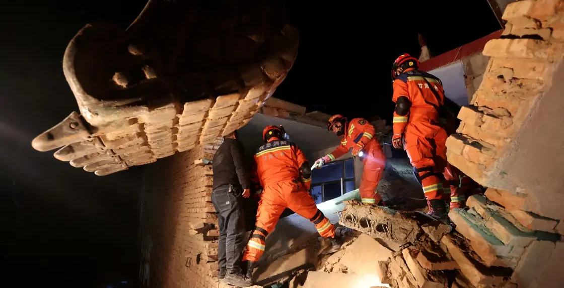 عشرات القتلى في زلزال بقوة 6.2 درجات يضرب الصين