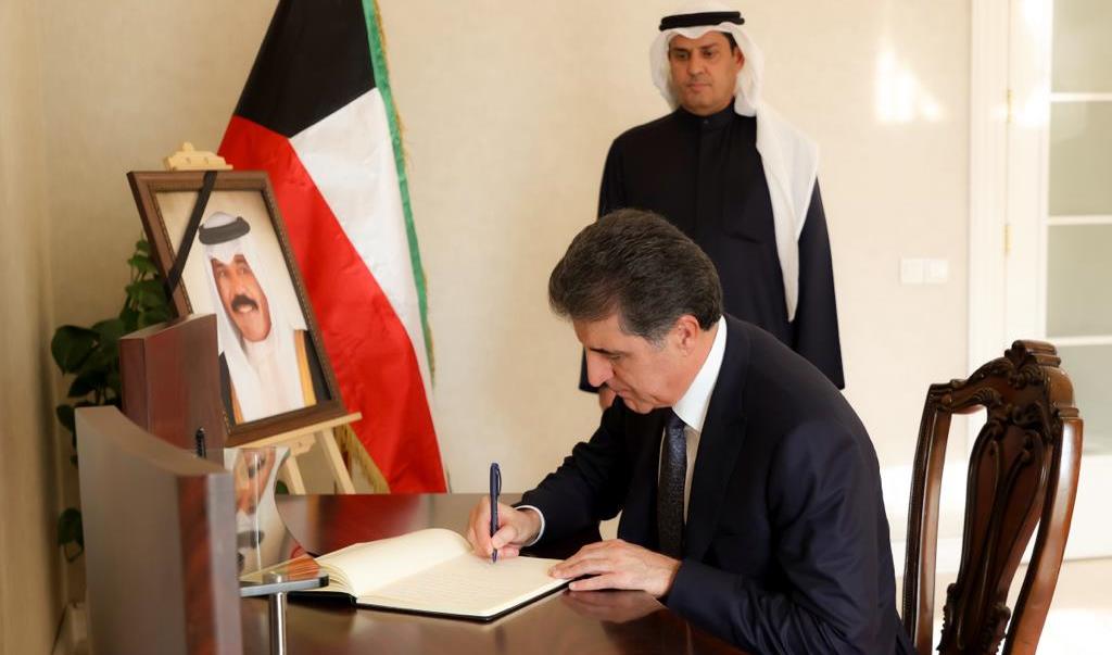 President Barzani visits Kuwaiti consulate in Erbil to offer condolences on the death of Emir