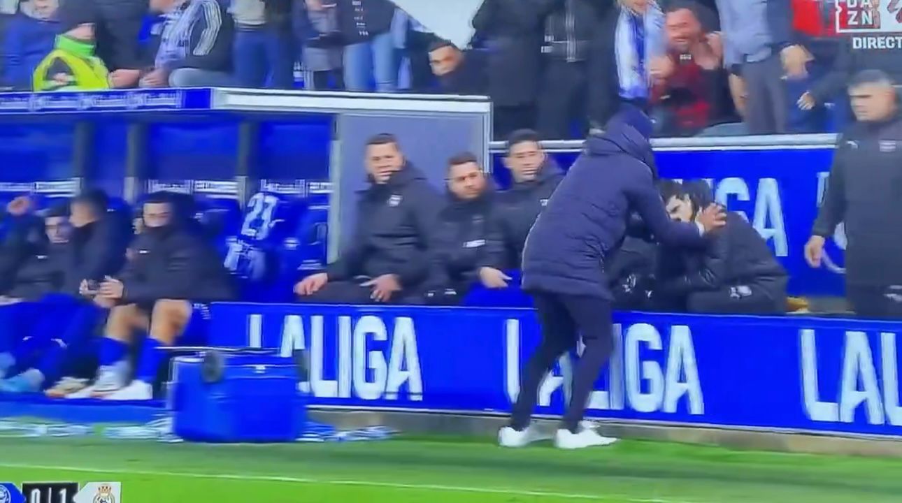 مدرب ألافيس ينهار ويفقد أعصابه بعد هدف ريال مدريد "القاتل" (فيديو)