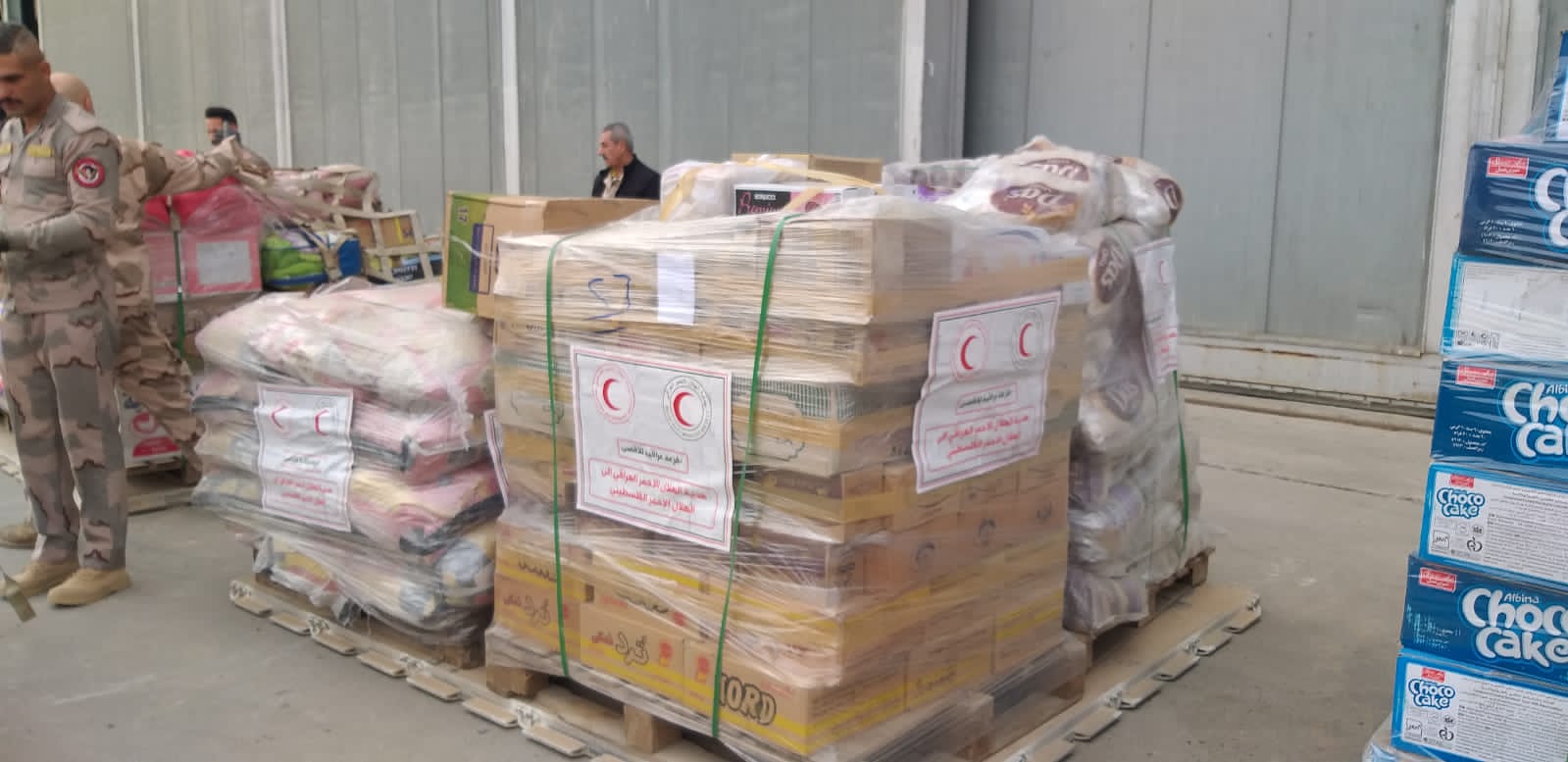 العراق يرسل أكثر من 15 طنا من المواد الغذائية والاغاثية لغزة عبر مصر (صور + فيديو)